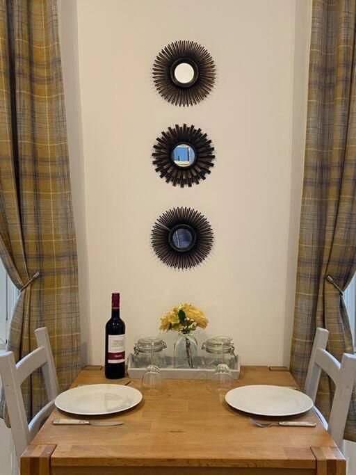 Newly Refurbished Town Centre Apartment 오반 외부 사진