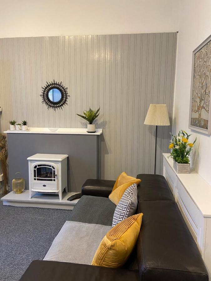 Newly Refurbished Town Centre Apartment 오반 외부 사진